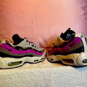 Athletic sneakers with a variety of colors in very good condition